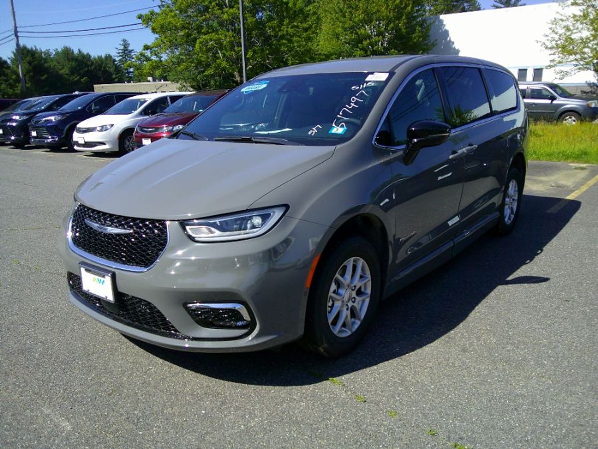 Grey Chrysler Pacifica image number 4