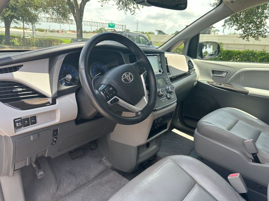 Used 2019 Toyota Sienna XLE Base - VMI Side Entry Entry In Floor Automatic Ramp