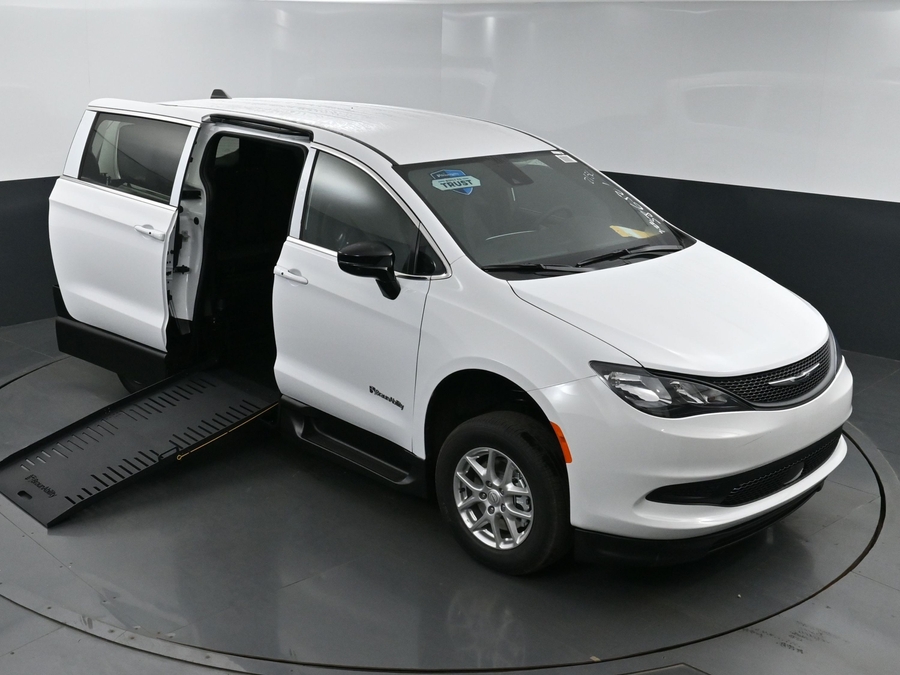 New 2025 Chrysler Voyager LX w MID ROW SEAT - BraunAbility Commercial Side Entry Fold Out Manual Ramp
