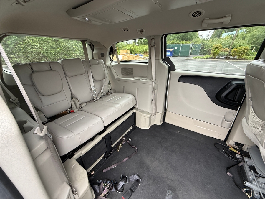 Used 2011 Chrysler Town and Country Touring - BraunAbility Side Entry Fold Out Automatic Ramp