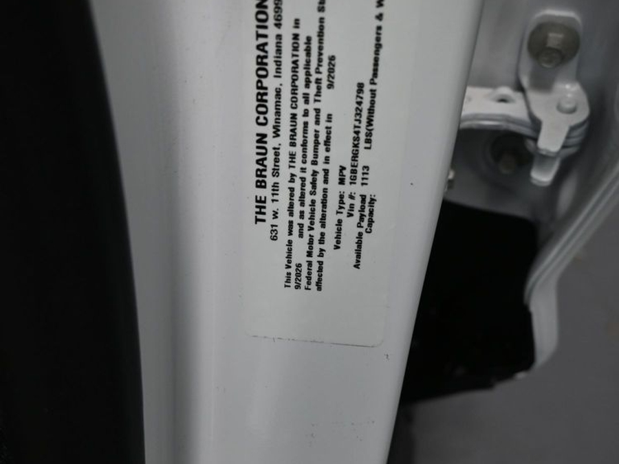 New 2026 Chevrolet Traverse 1LT - BraunAbility Side Entry In Floor Automatic Ramp