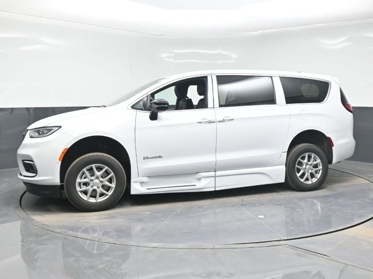 White Chrysler Pacifica image number 2