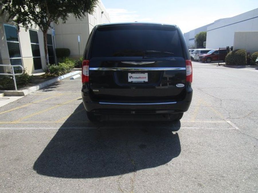 Used 2015 Chrysler Town and Country Touring-L - BraunAbility Side Entry Entry In Floor Automatic Ramp