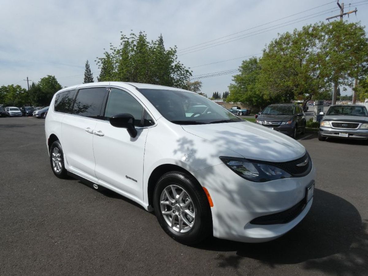 2024 CHRYSLER VOYAGER - Image 9