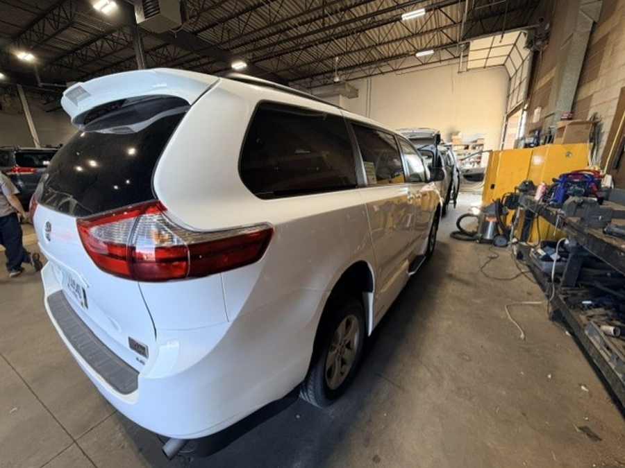 White Toyota Sienna image number 2
