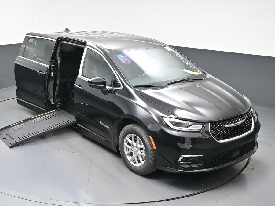 Black Chrysler Pacifica image number 8