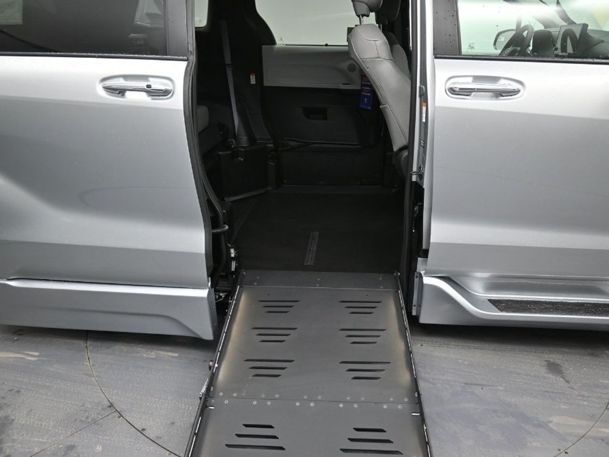 2025 TOYOTA SIENNA - Image 12