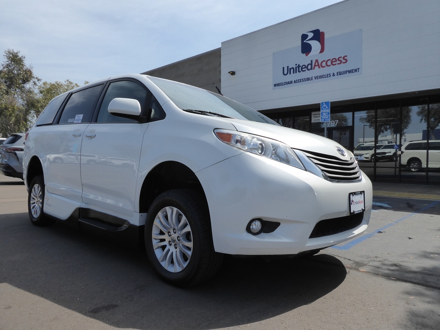 Used 2015 Toyota Sienna XLE - VMI Side Entry In Floor Automatic Ramp