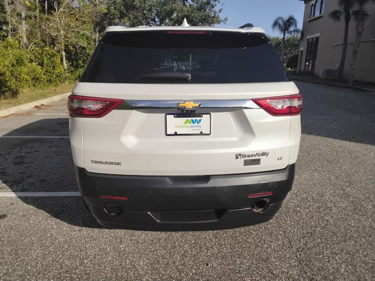 White Chevrolet Traverse image number 6
