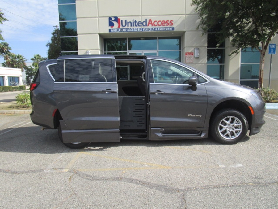 Used 2022 Chrysler Voyager LX - BraunAbility Side Entry Fold Out Automatic Ramp