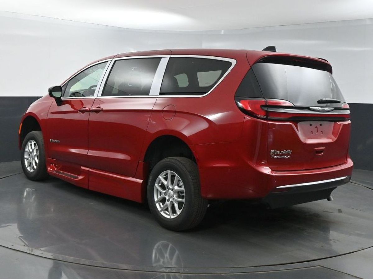2025 CHRYSLER PACIFICA - Image 5