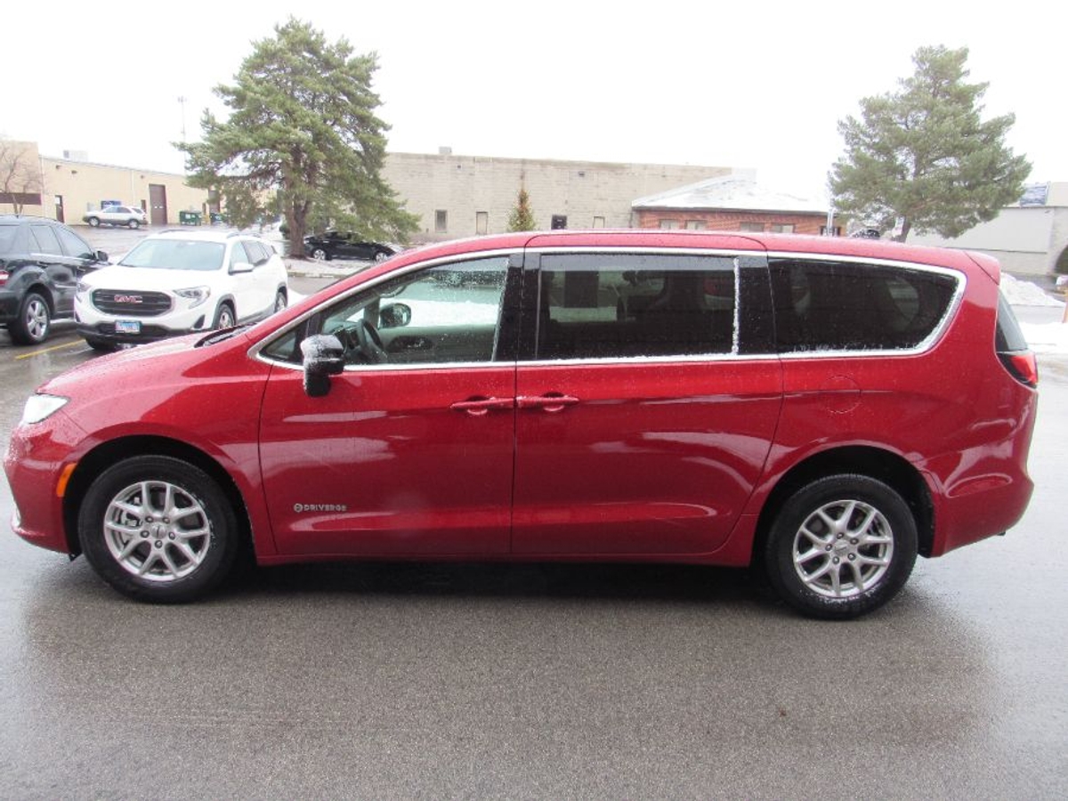 2024 CHRYSLER PACIFICA - Image 2