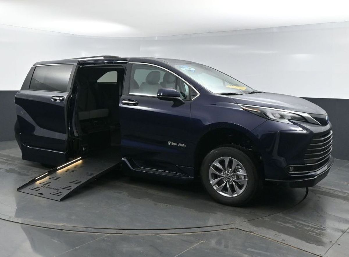 2025 TOYOTA SIENNA - Image 18