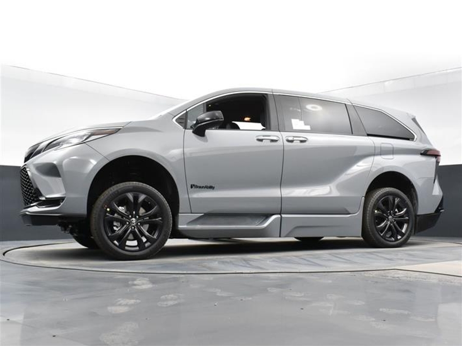 New 2026 Toyota Sienna Hybrid XSE Sport - BraunAbility Side Entry Entry Fold Out Automatic Ramp