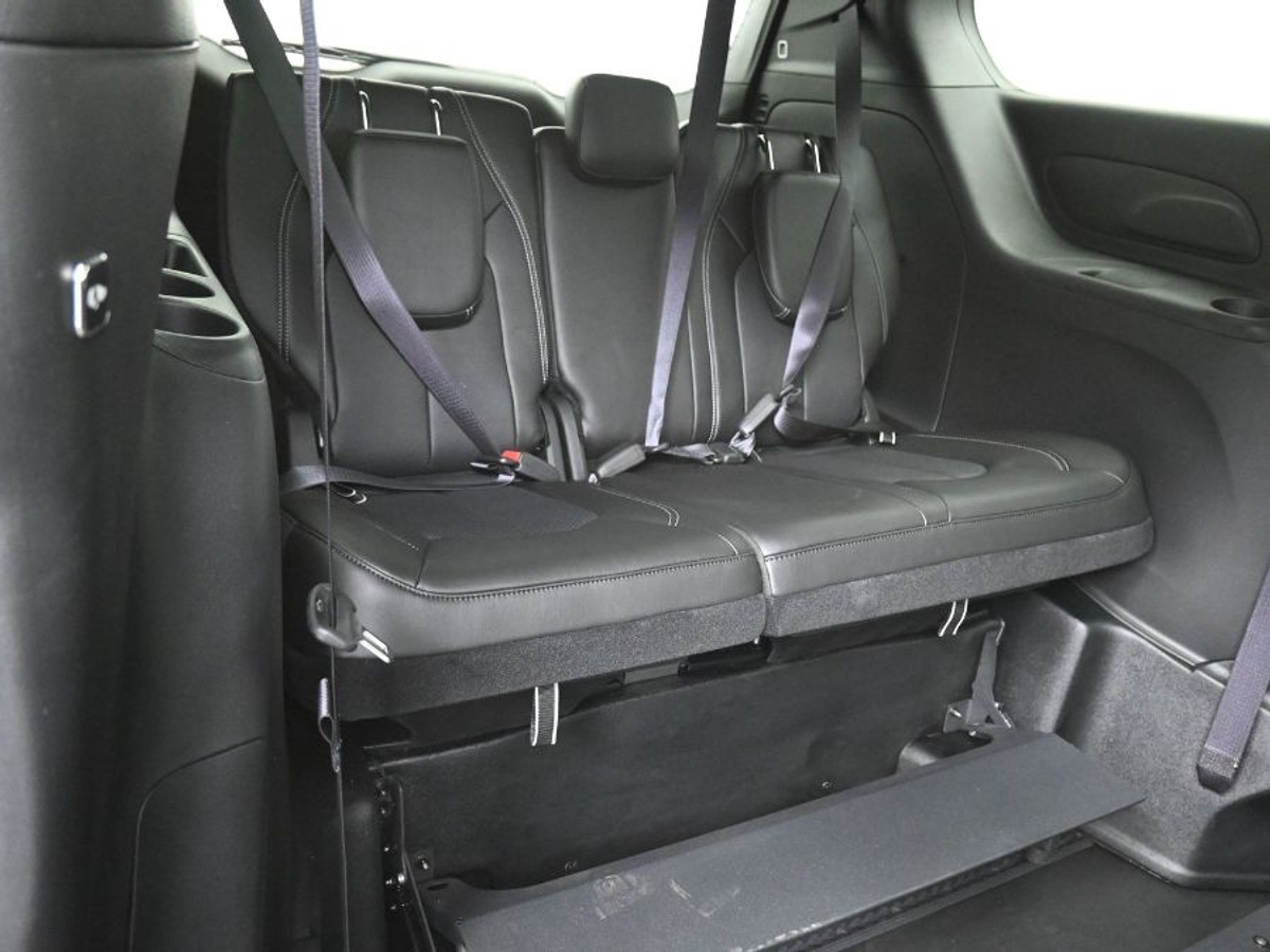 Black Chrysler Pacifica image number 6