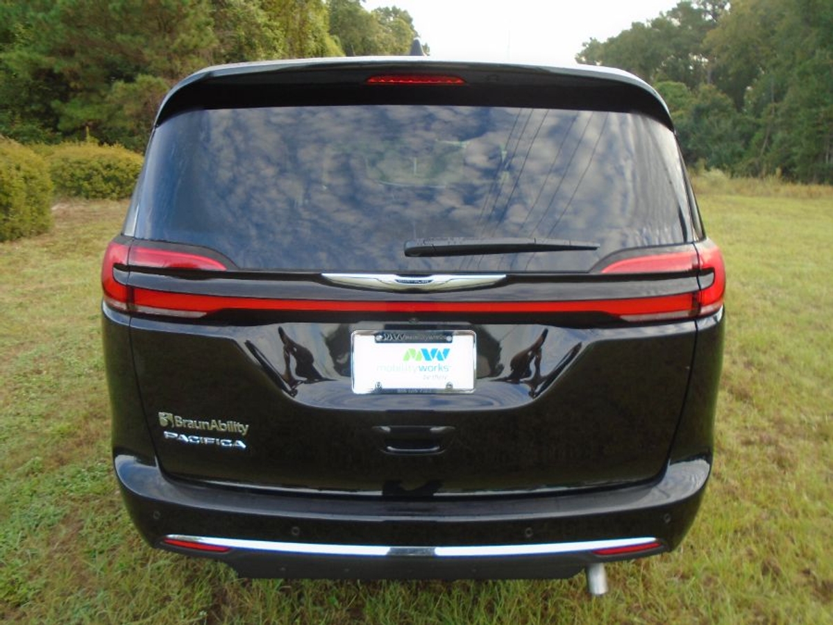 2025 CHRYSLER PACIFICA - Image 18