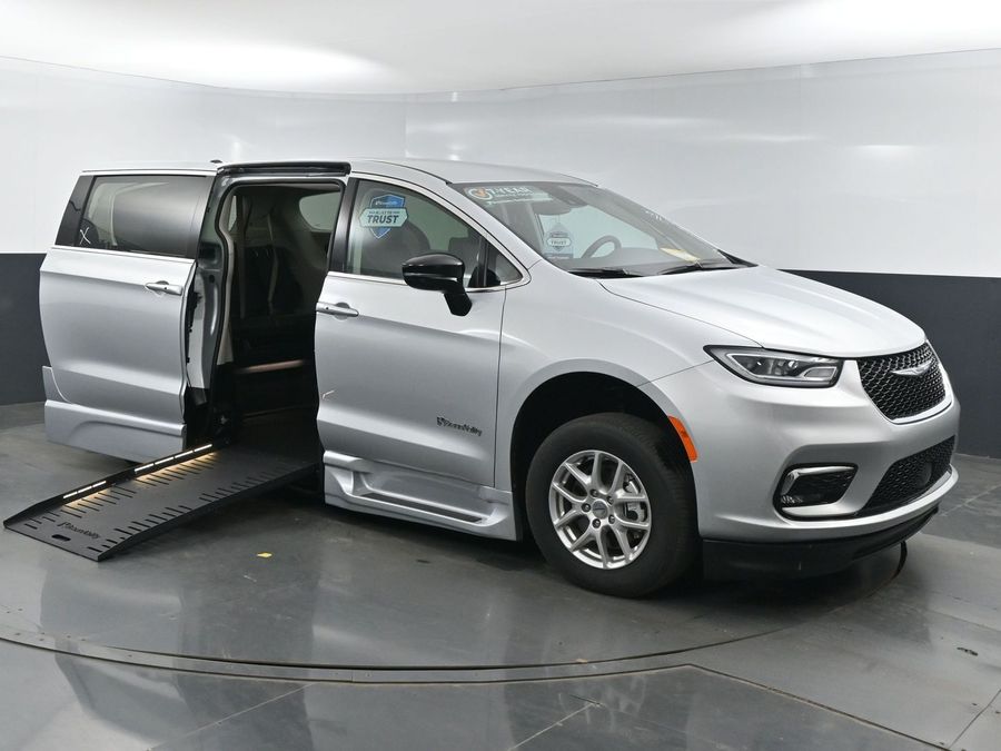 Used 2024 Chrysler Pacifica Touring L - BraunAbility Side Entry Entry Fold Out Automatic Ramp