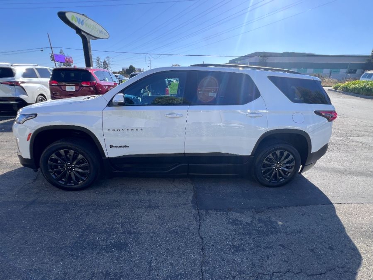 2023 CHEVROLET TRAVERSE - Image 4