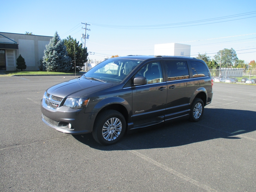 Grey Dodge Grand Caravan image number 1