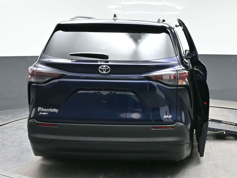 New 2026 Toyota Sienna XLE Add - BraunAbility Side Entry Entry Fold Out Automatic Ramp