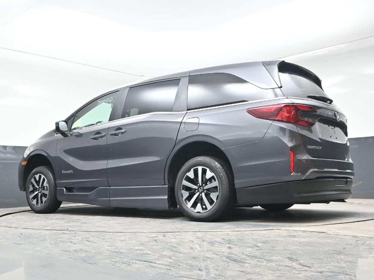 Grey Honda Odyssey image number 19
