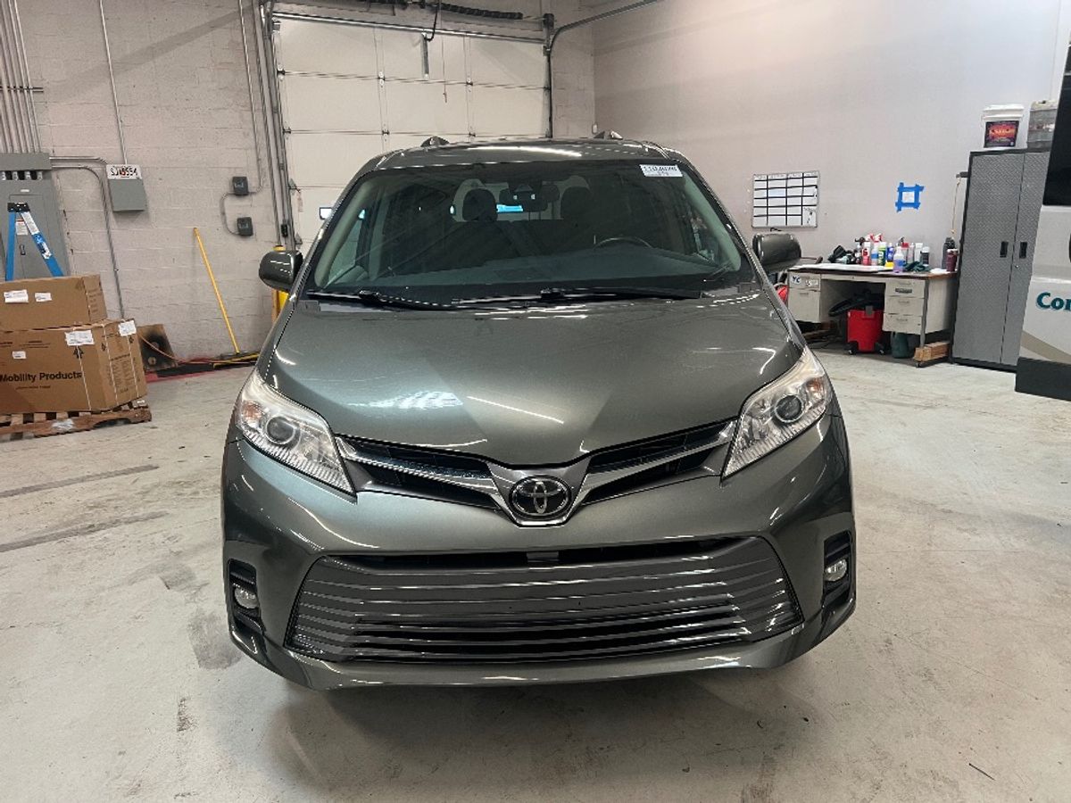 2019 TOYOTA SIENNA - Image 2