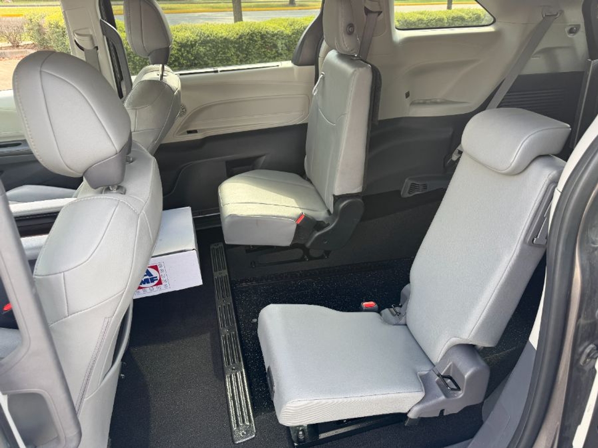 2024 TOYOTA SIENNA - Image 13