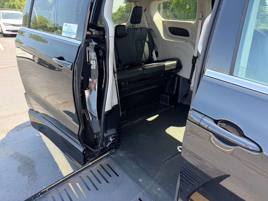 Used 2024 Chrysler Pacifica Touring L Safety - BraunAbility Side Entry Fold Out Automatic Ramp