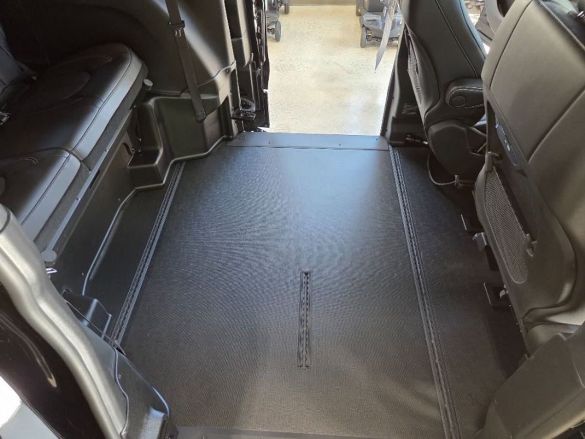 2025 CHRYSLER PACIFICA - Image 11