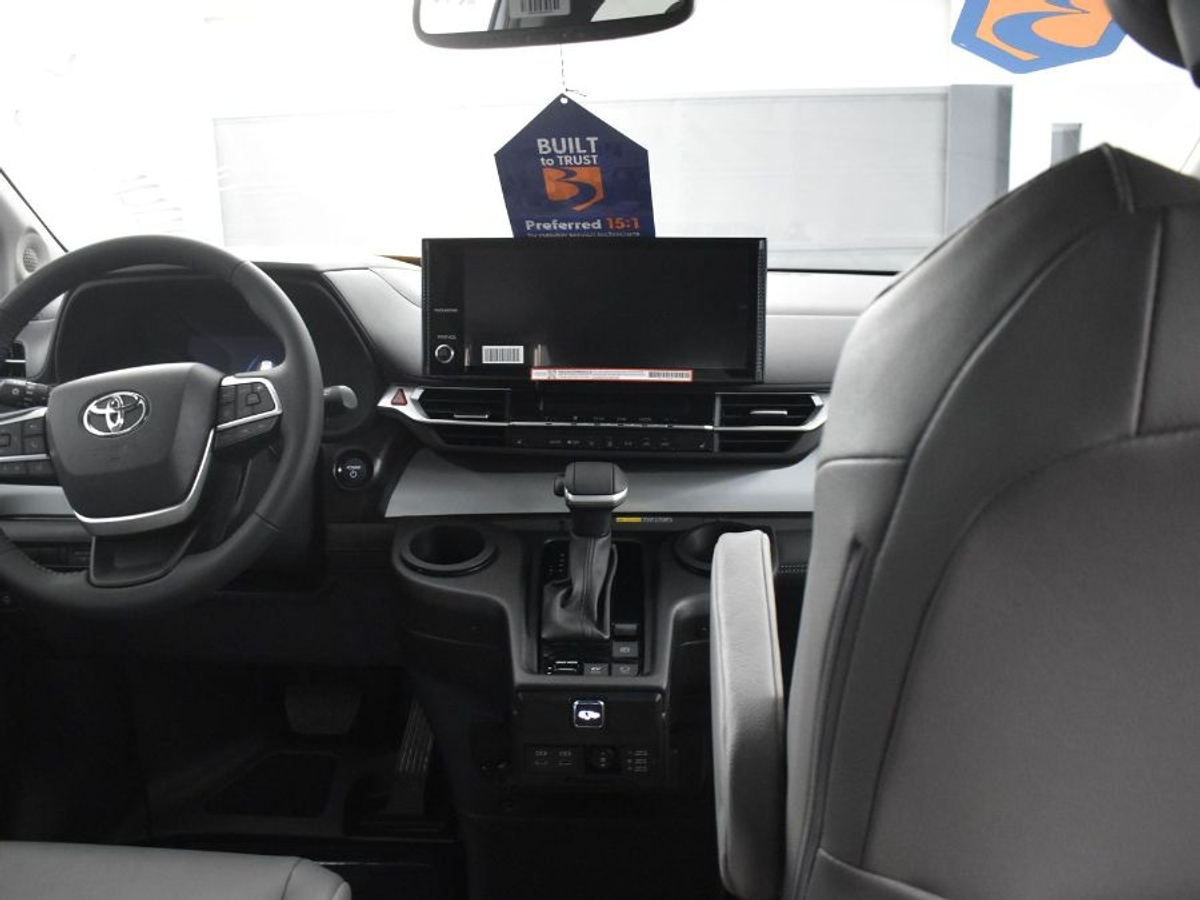 2025 TOYOTA SIENNA - Image 13