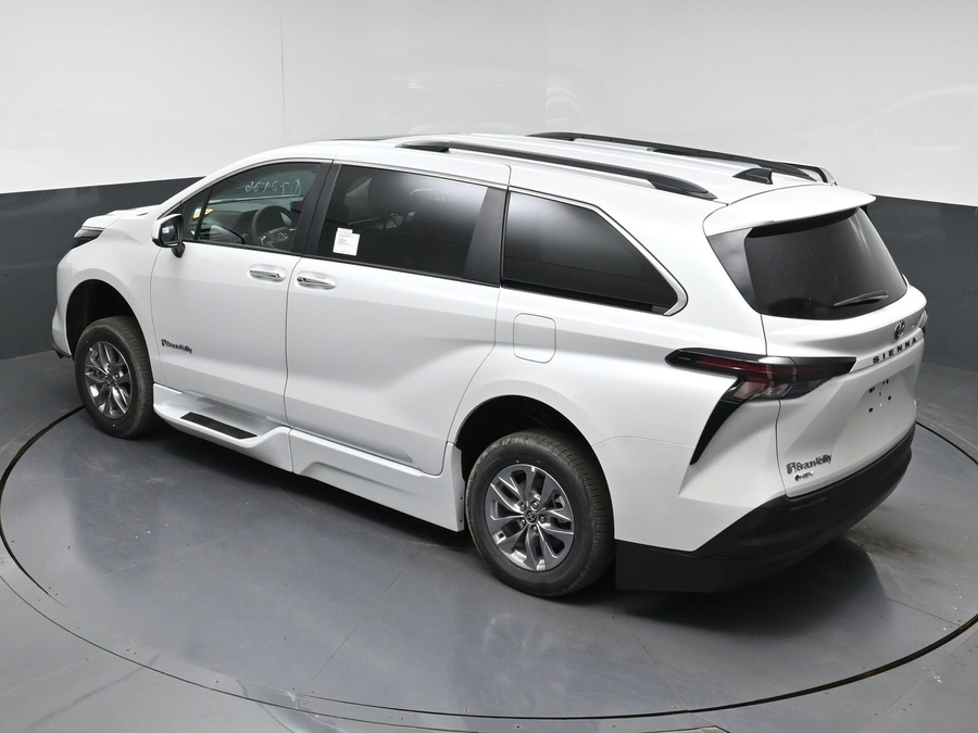 New 2026 Toyota Sienna Hybrid XLE Add - BraunAbility Side Entry In Floor Automatic Ramp