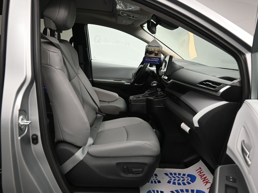 New 2025 Toyota Sienna Hybrid XLE Plus - BraunAbility Side Entry Entry In Floor Automatic Ramp