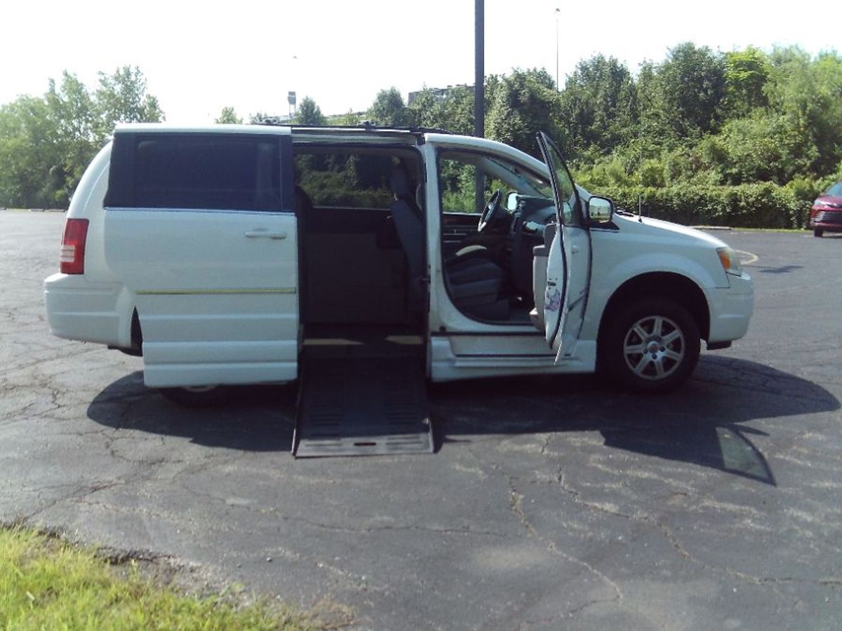 2010 Chrysler Town & Country Touring