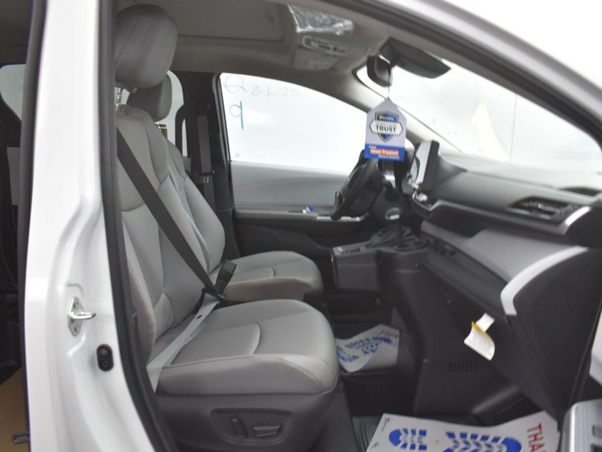 White Toyota Sienna image number 1