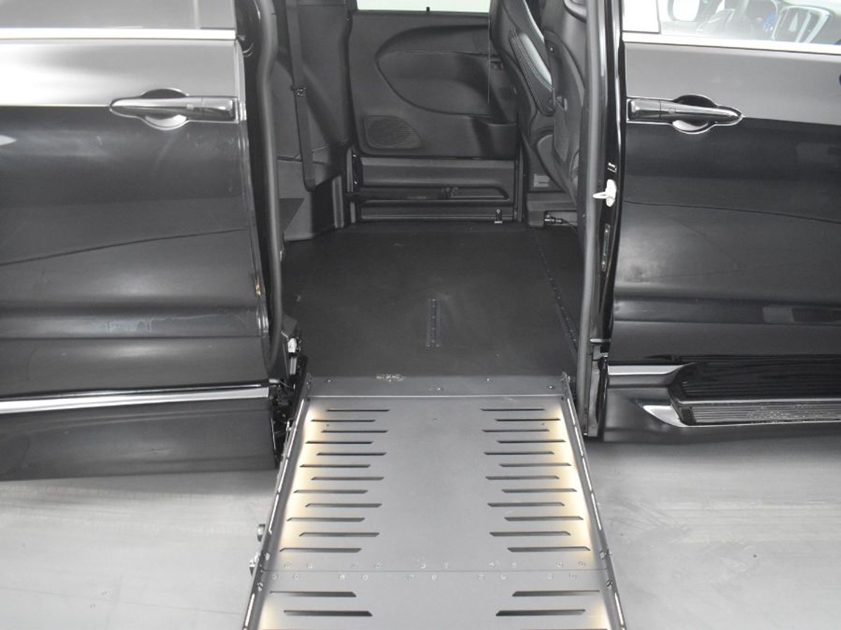 2025 CHRYSLER PACIFICA - Image 12