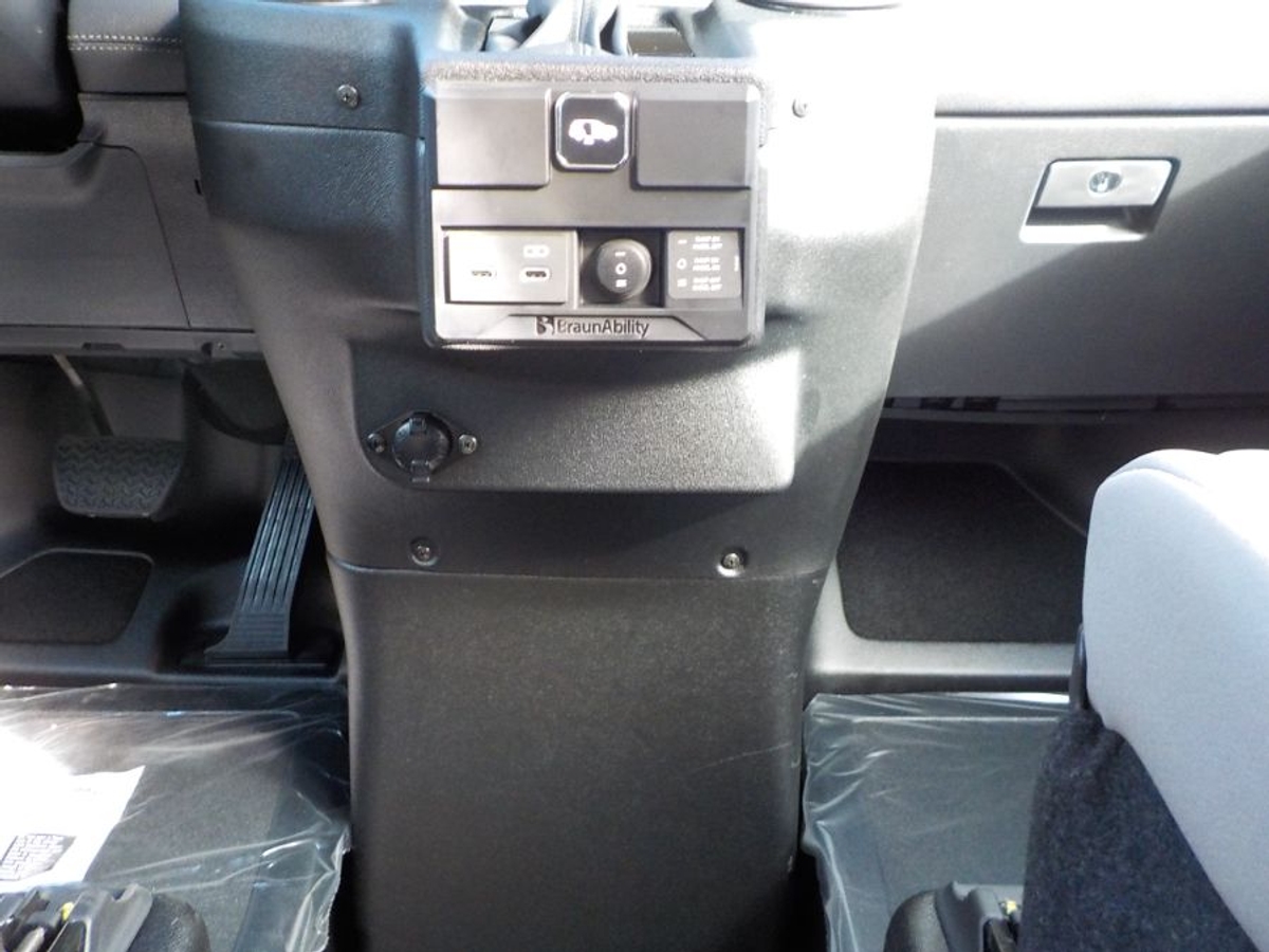 2025 TOYOTA SIENNA - Image 12