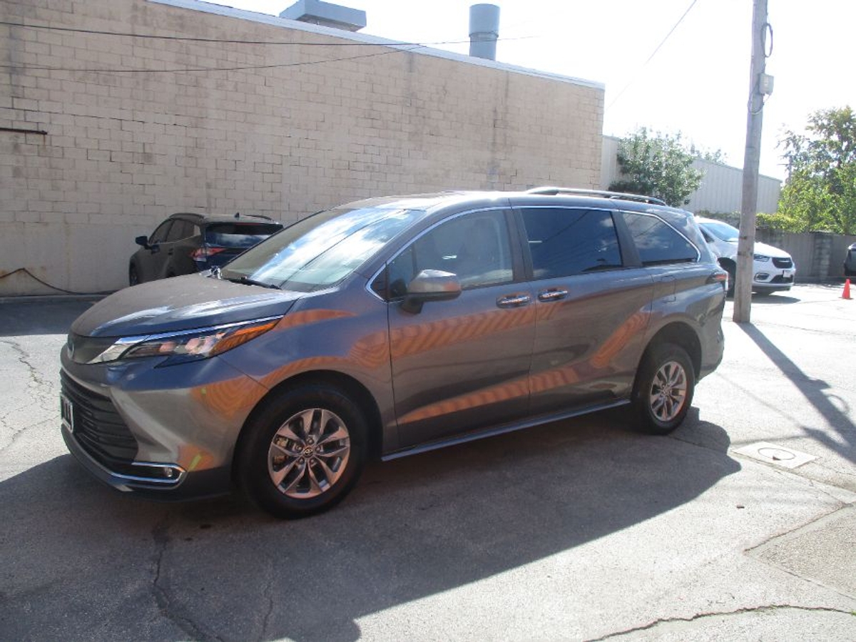 2024 TOYOTA SIENNA - Image 8