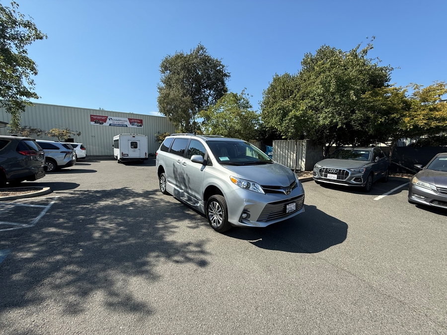 Used 2020 Toyota Sienna XLE - VMI Side Entry In Floor Automatic Ramp
