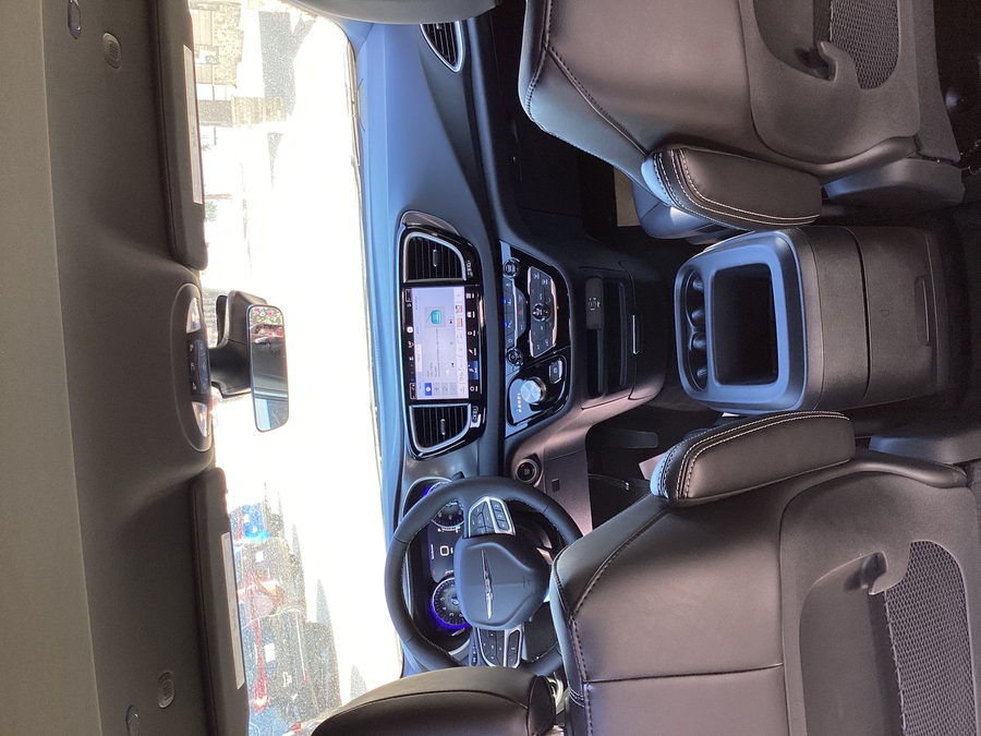 White Chrysler Voyager image number 13