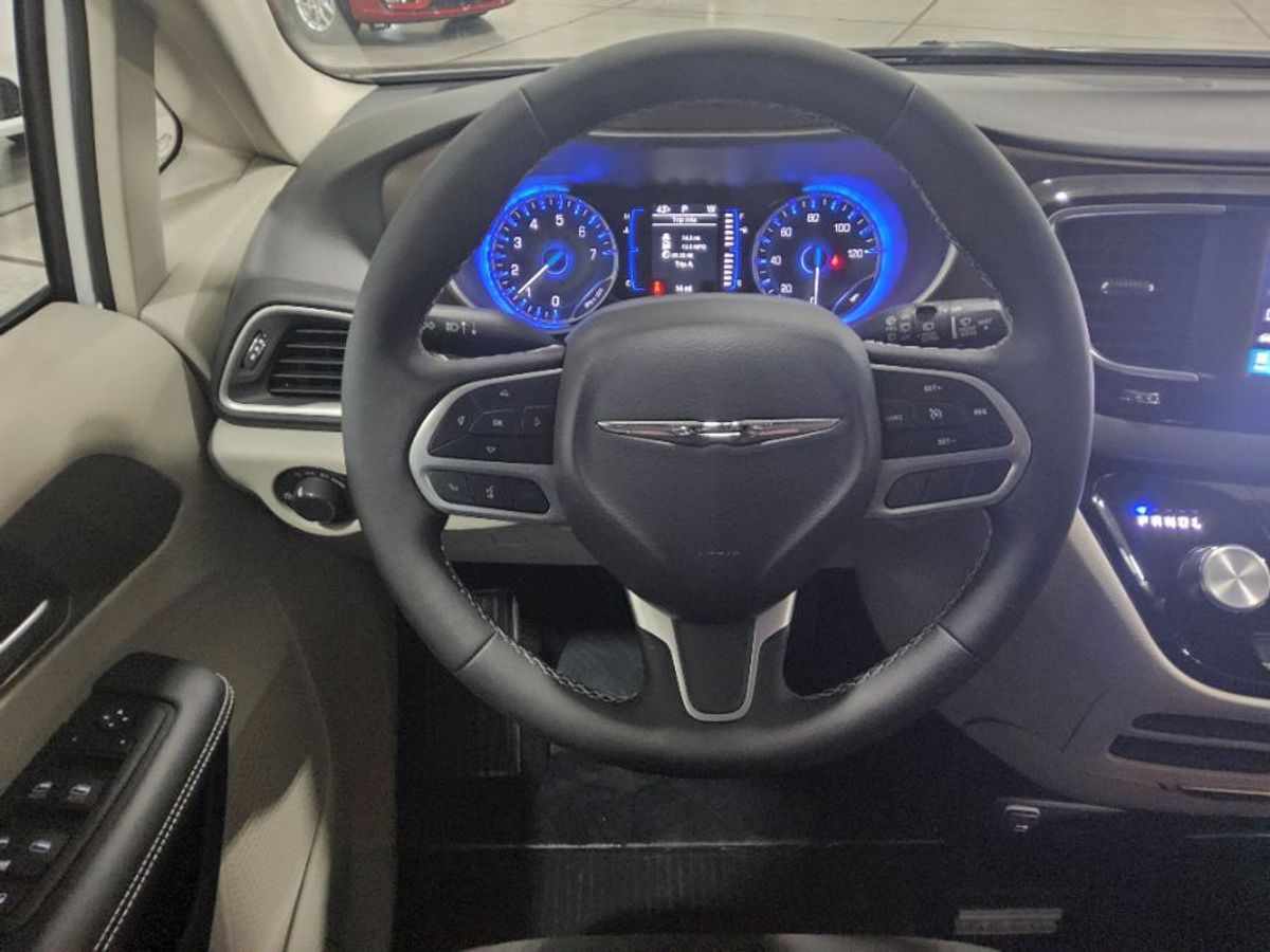 2024 CHRYSLER VOYAGER - Image 10