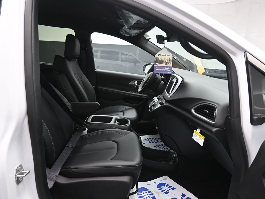 New 2026 Chrysler Voyager LX - BraunAbility Rear Entry Fold Out Manual Ramp