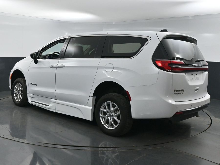 Used 2024 Chrysler Pacifica Touring L - BraunAbility Side Entry Entry Fold Out Automatic Ramp