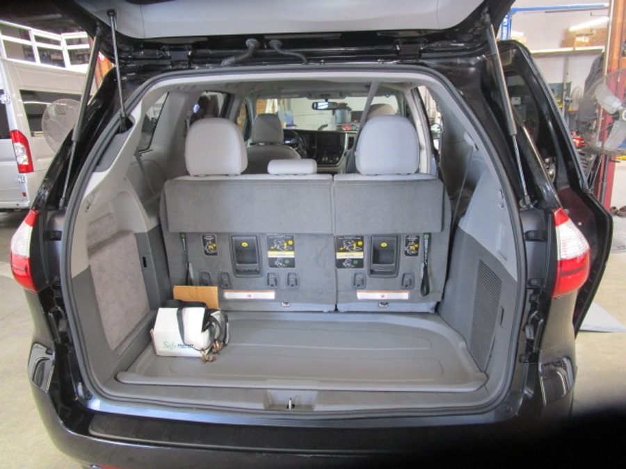 Used 2016 Toyota Sienna XLE - VMI Side Entry Entry In Floor Automatic Ramp