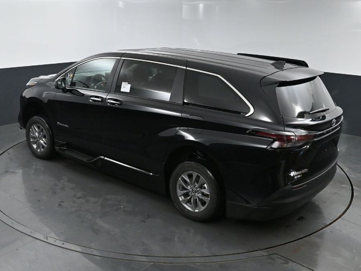 2025 TOYOTA SIENNA - Image 25