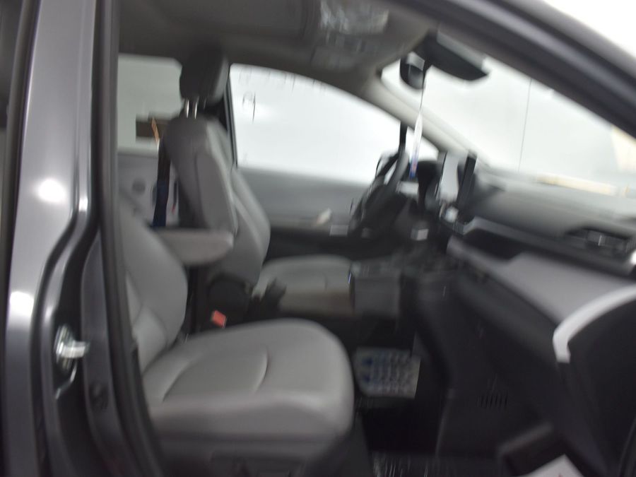 New 2025 Toyota Sienna Hybrid XLE Base - BraunAbility Side Entry Entry Fold Out Automatic Ramp