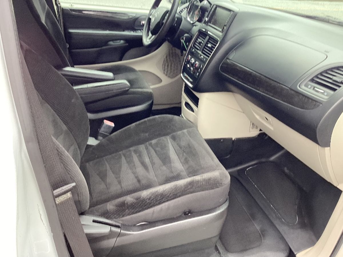 White Dodge Grand Caravan image number 10