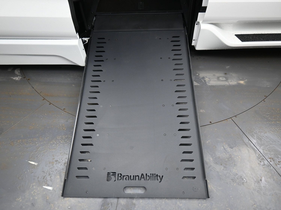 New 2026 Toyota Sienna Hybrid XSE Sport - BraunAbility Side Entry In Floor Automatic Ramp