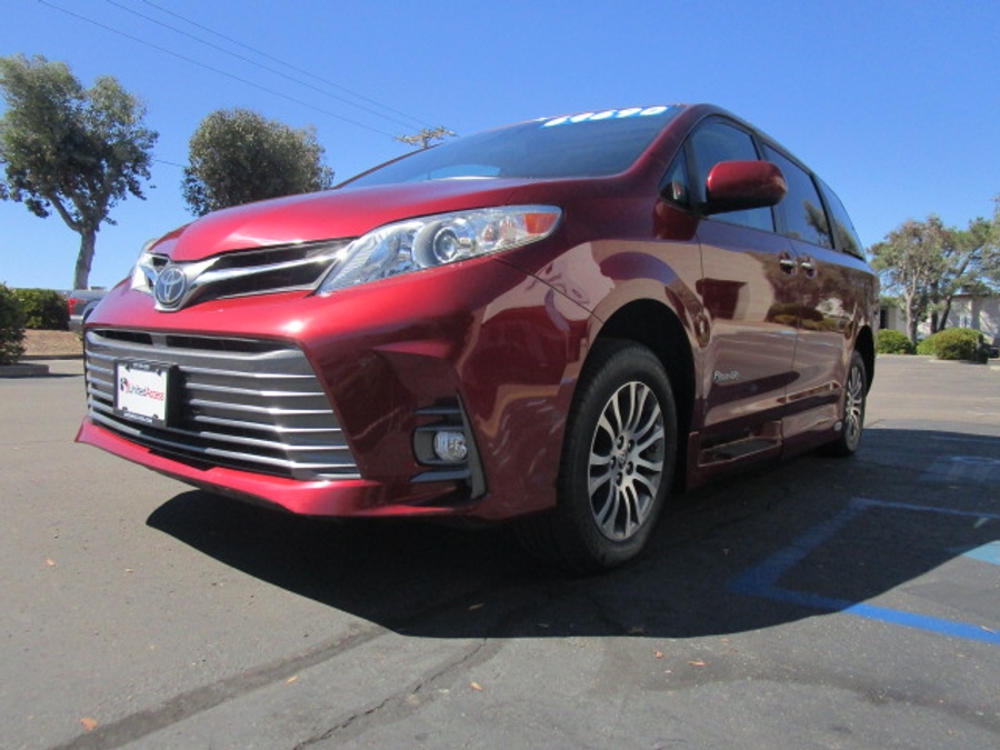 Used 2020 Toyota Sienna XLE - BraunAbility Side Entry Entry In Floor Automatic Ramp