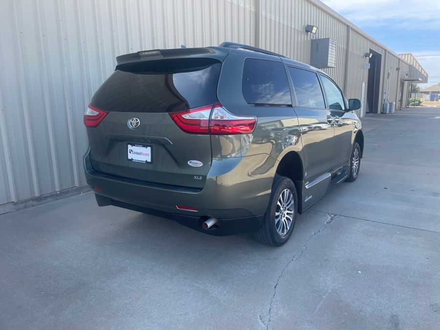 Used 2018 Toyota Sienna XLE - VMI Side Entry In Floor Automatic Ramp