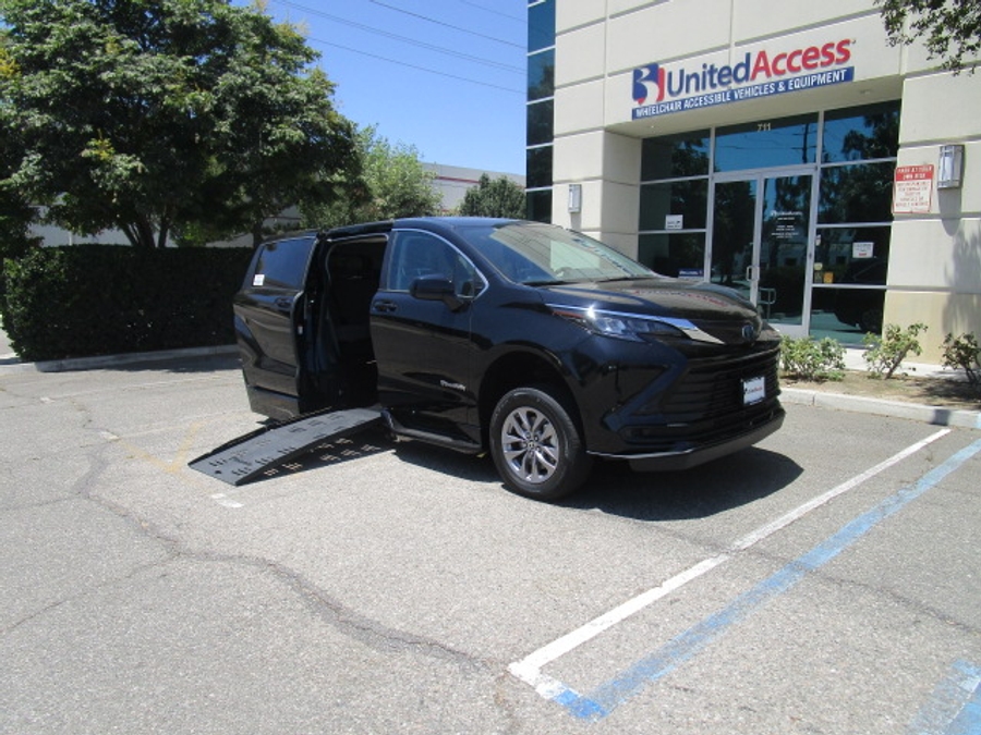 Used 2024 Toyota Sienna Hybrid LE Base - BraunAbility Side Entry Fold Out Automatic Ramp